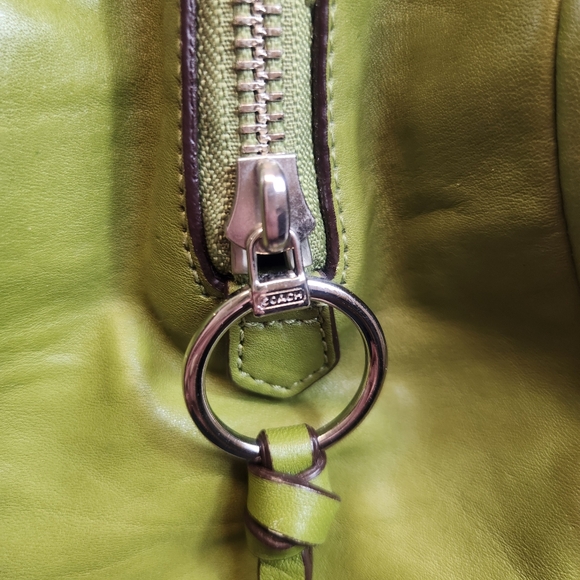 Coach "Chelsea" Green Leather Bag. - Picture 7 of 15